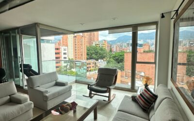 Well-Priced, 3BR Laureles Apartment Steps From Segundo Parque Entertainment