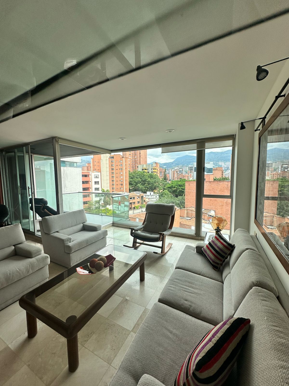 Well-Priced, 3BR Laureles Apartment Steps From Segundo Parque Entertainment
