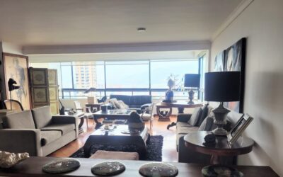 Centrally Located El Poblado Classic – 3BR Unit With Hardwood Flooring and Floor-To-Ceiling Windows