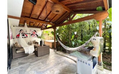 Two-Level, Remodeled El Poblado Town Home With High Ceilings, Terrace, and Jacuzzi