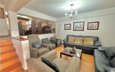 Low Cost Per M2 Envigado Three-Level Town Home Ripe For A Remodel
