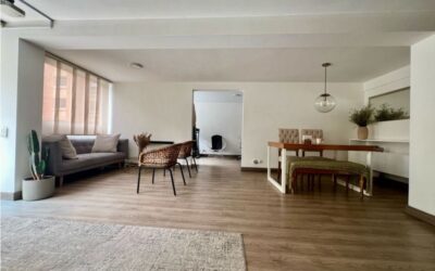 3BR El Poblado Apartment: Remodeled with Modern Kitchen and Green Views in Castropol