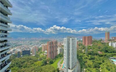 Fairly New, High-Floor 2BR El Poblado Apartment With Strategic Location and Stunning Views