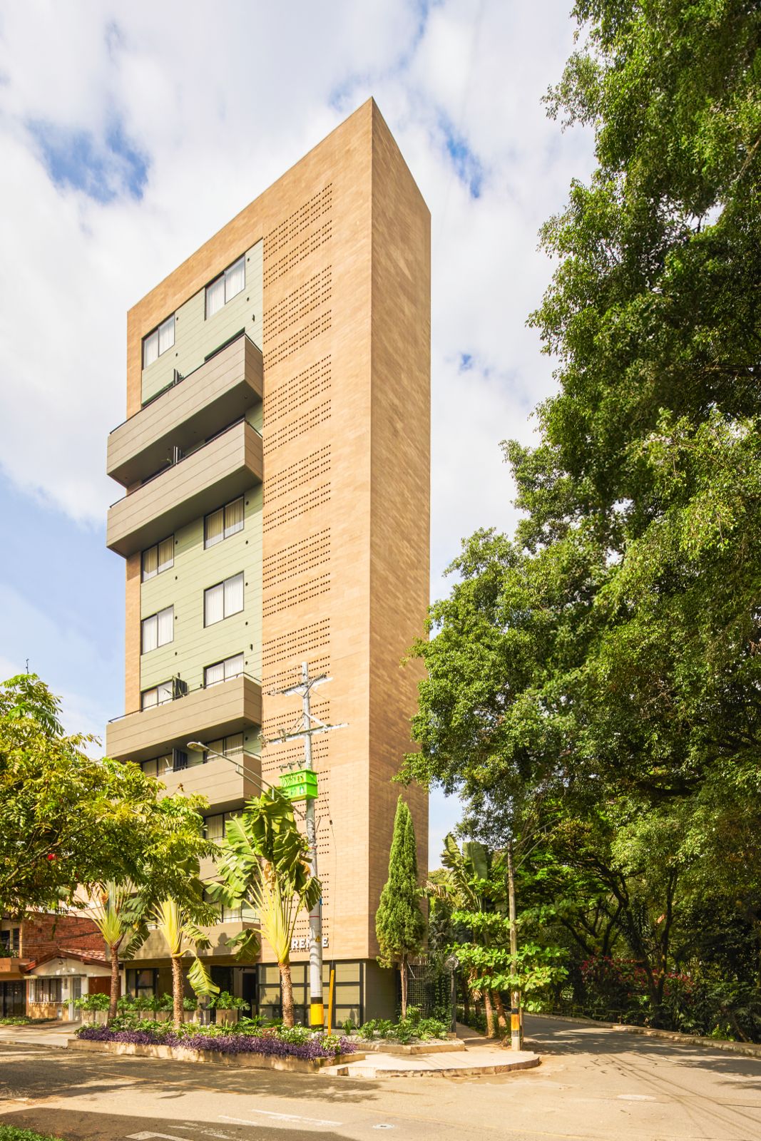 Three Units Encompassing Entire Top Floor Of Short-Term Rental Hotel In Laureles – Shared Profits Amongst The Entire Building For Stress-Free Investment