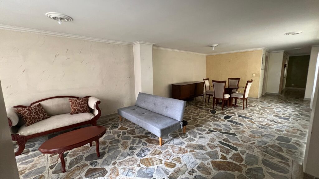 3BR Laureles Apartment With Unbelievably Low Carrying Costs Just Steps To Segundo Parque Entertainment