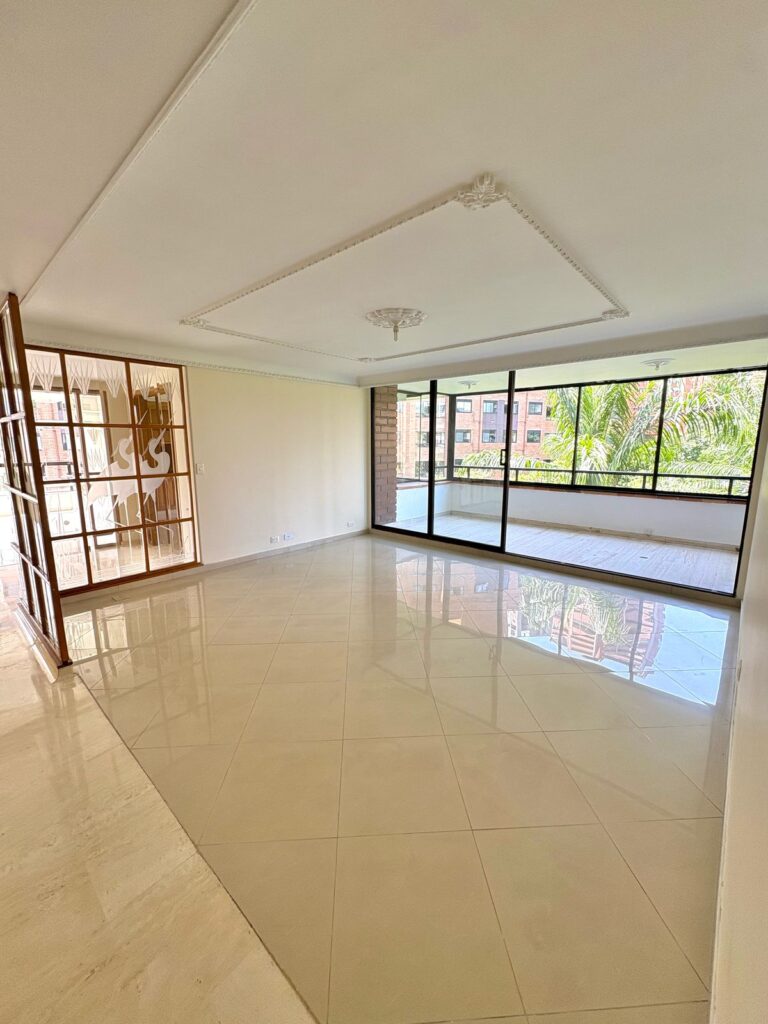 Centrally Located 5BR El Poblado Penthouse With One Unit Per Floor – Easy Access To The Golden Mile or Provenza