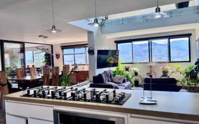 Two-Level El Poblado Penthouse With Stunning Mountain Views – 15 Minute Walk To Provenza Entertainment