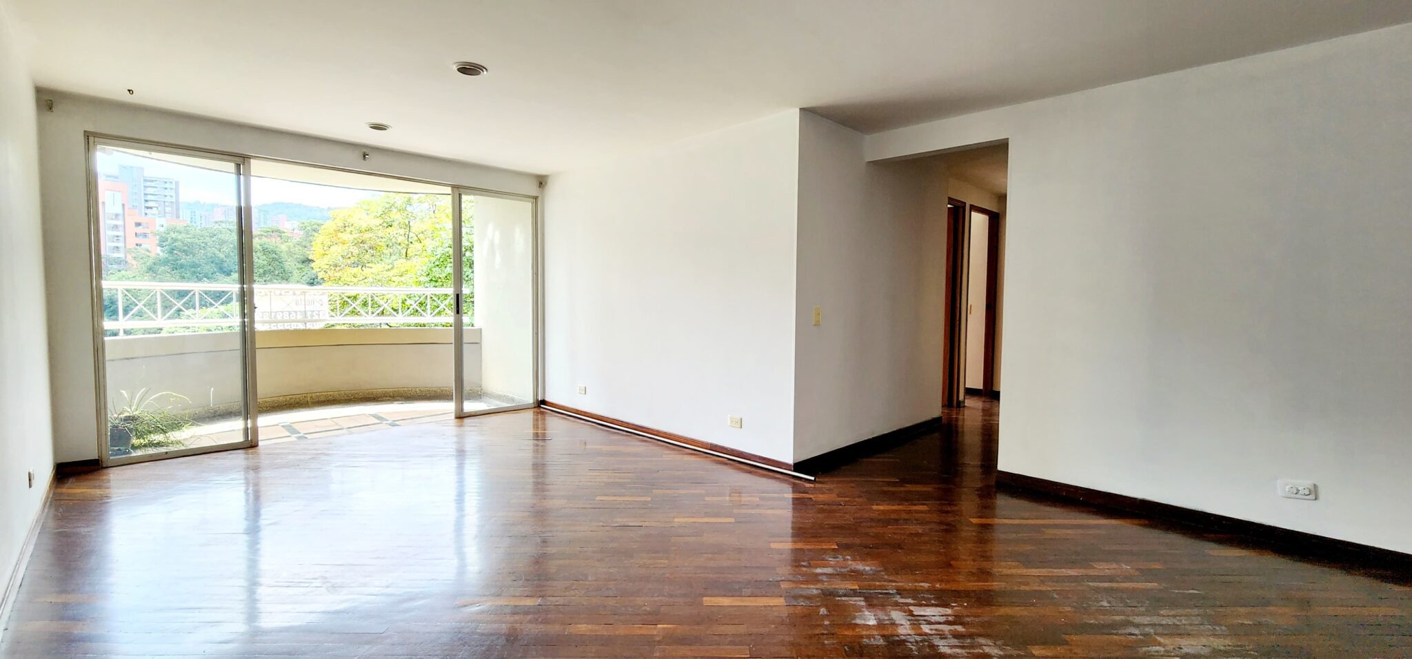 Heart of El Poblado: 3BR Apartment with Access To Provenza and Low Carrying Costs