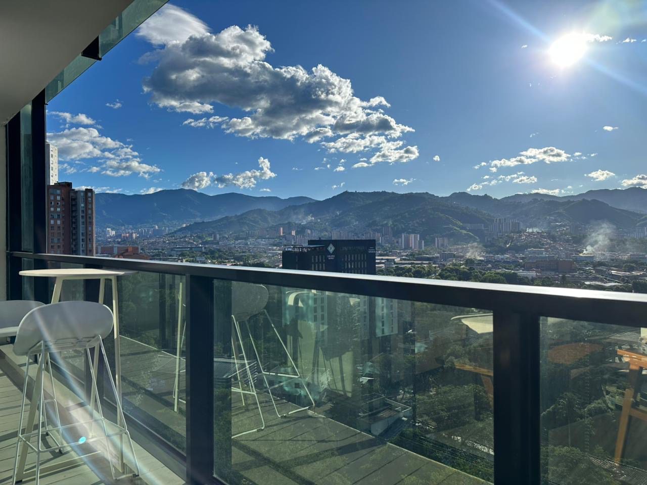 Stunning Mountain Views In A Superb Location – El Poblado Apartment In Hotel-Like Building With Rooftop Amenities