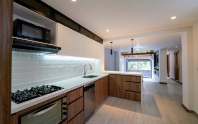 Fresh Paint! Remodeled Luxury Penthouse in Laureles with Two Master Bedrooms and Private Terrace – Steps From Segundo Parque