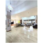 4BR El Poblado Penthouse in Tomatera with Spacious Interiors and Proximity to Provenza
