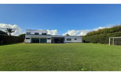 4BR Llanogrande Country House On 0.52 Acres Just 15 Minutes To The Airport