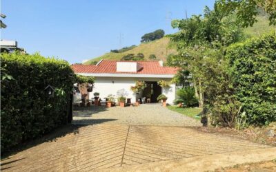 4BR Girardota Country House with 0.74 Acres and Beautiful Views