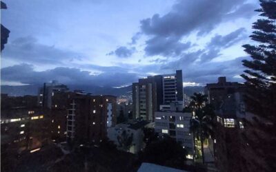 Two-Level, 3BR Penthouse in Envigado’s Zuñiga Neighborhood – Low Cost/M2, Perfect To Update With Low HOA