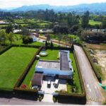 Llanogrande Country House On 0.39 Acres and With Master Bedroom Jacuzzi and Manicured Grounds