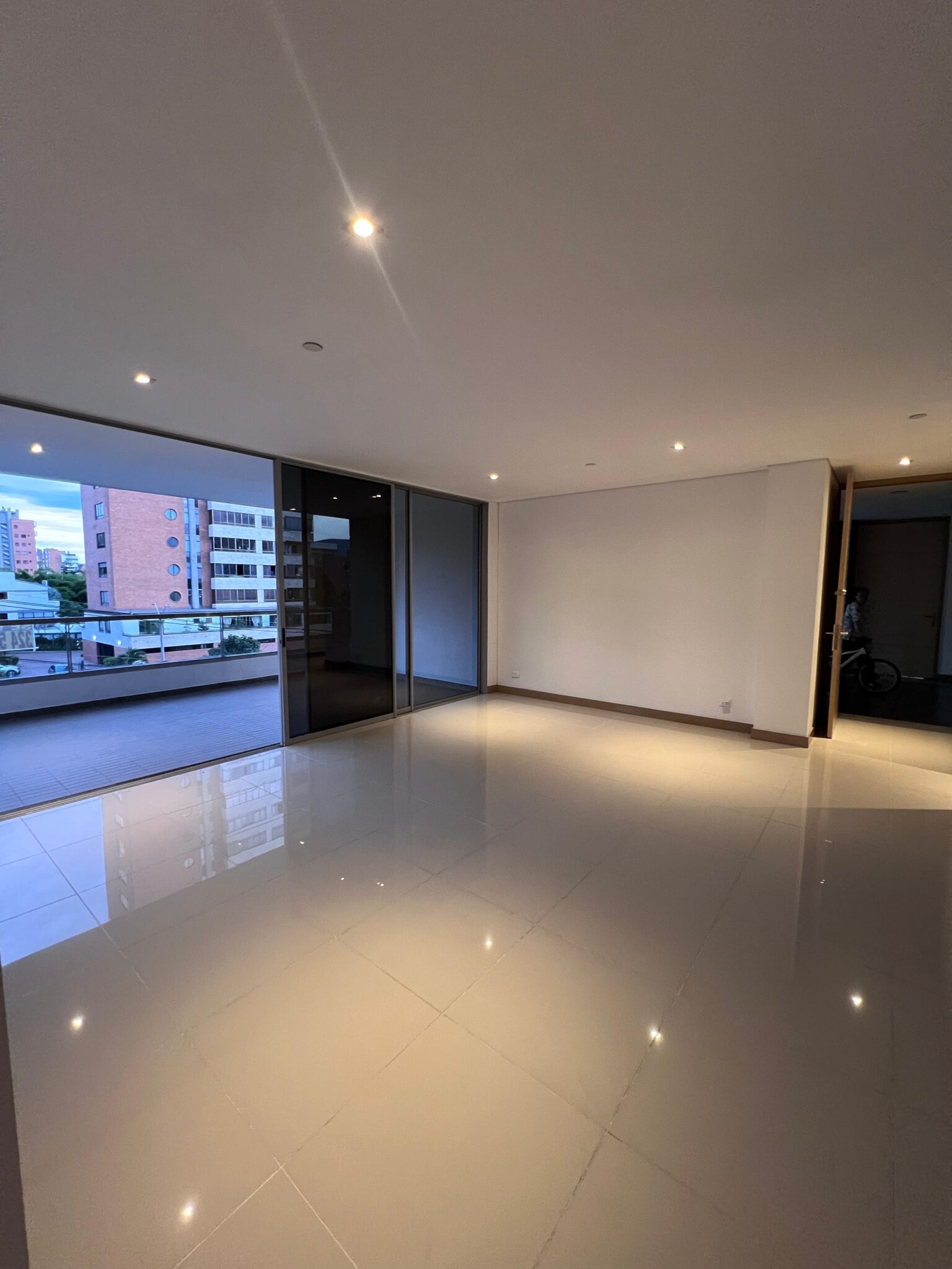Three Bedroom El Poblado Apartment: Private Terrace, Stunning City Views & Steps to the Golden Mile – Low Cost Per M2