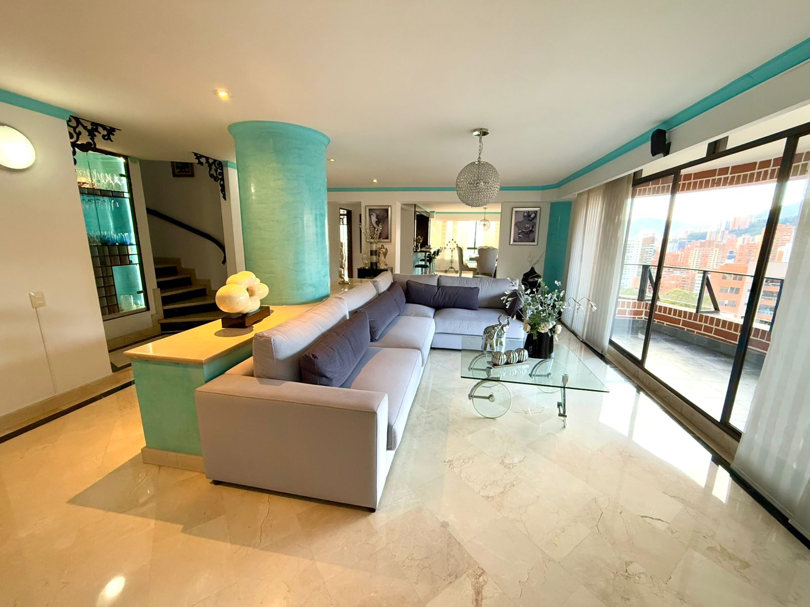 4BR  Golden Mile (El Poblado) Penthouse with Stunning Panoramic Views and Below Market Pricing