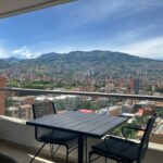 High-Floor 2BR Laureles Apartment – Low Carrying Costs and Walkable To Segundo Parque Entertainment
