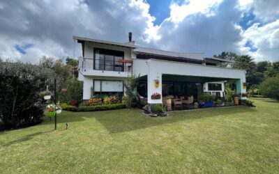Two-Level Rionegro Home in Quiet Area Of El Tablazo – Fantastic Location For A Traveler – Five Minutes To The International Airport