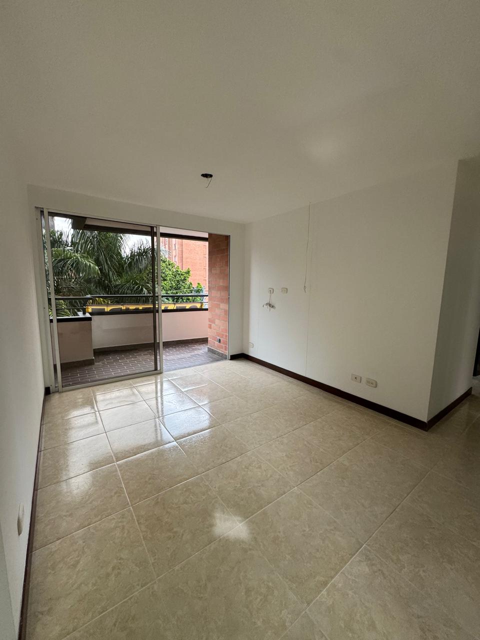 Modern 3BR Laureles Apartment With Low Carrying Costs and Walkable To Segundo Parque Entertainment