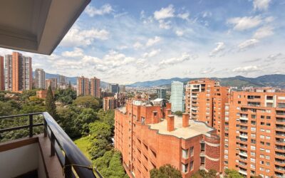 Deal Alert! Low Cost Per M2, High-Floor 3BR El Poblado Apartment Walkable To Avenida El Poblado