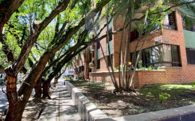 Deal Alert! Low Cost Per M2, Four Bedroom Laureles Apartment Walkable To Entertainment
