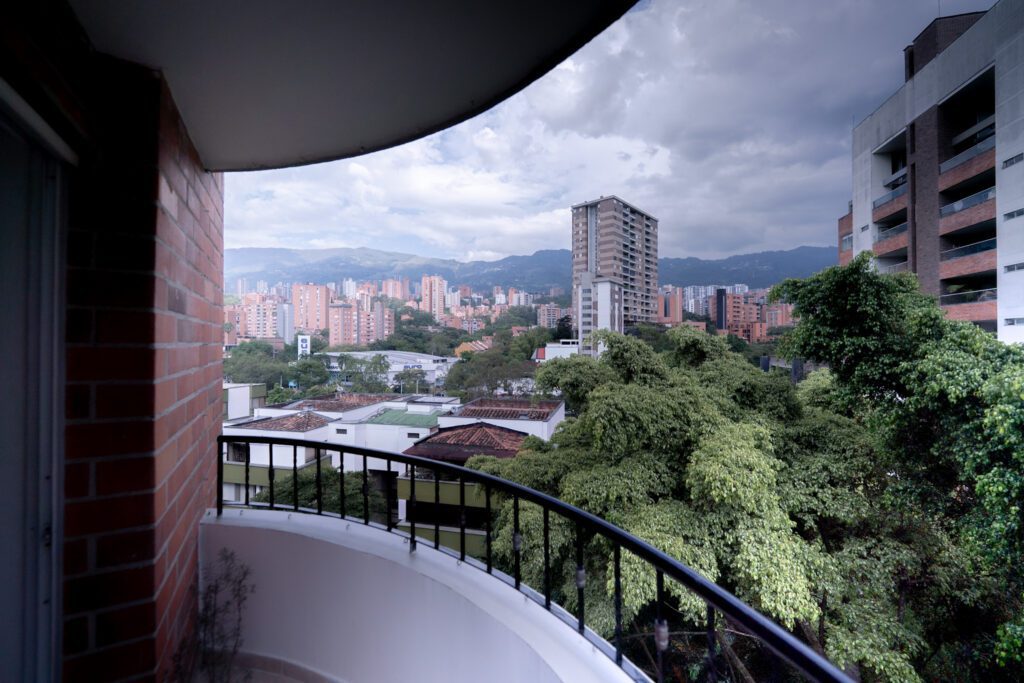 Price Reduced! Two-Level Zuñiga (Envigado) Penthouse – Stunning Views + Quiet Neighborhood