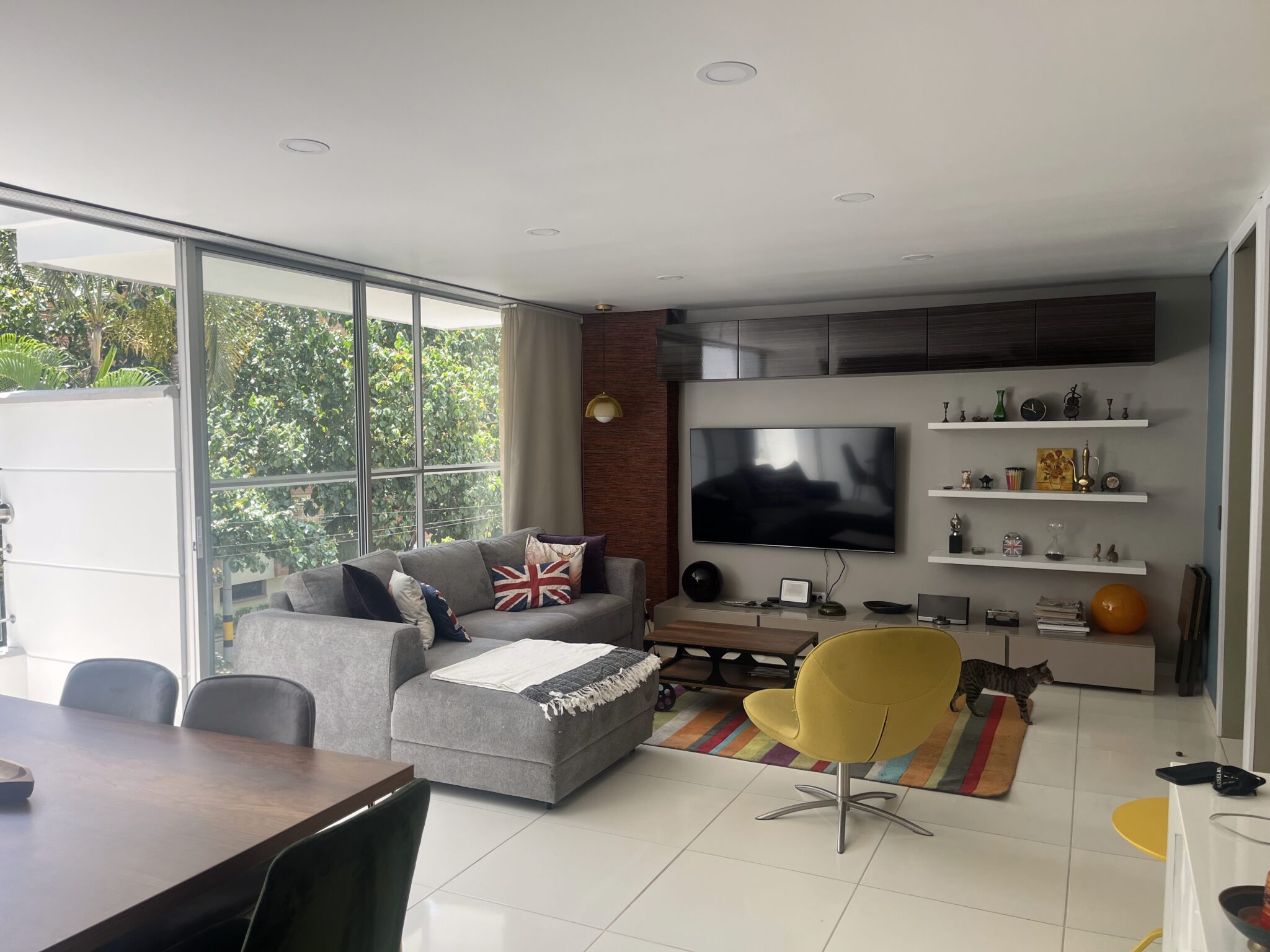 3BR Laureles Apartment with Huge Terrace and Remodeled Kitchen