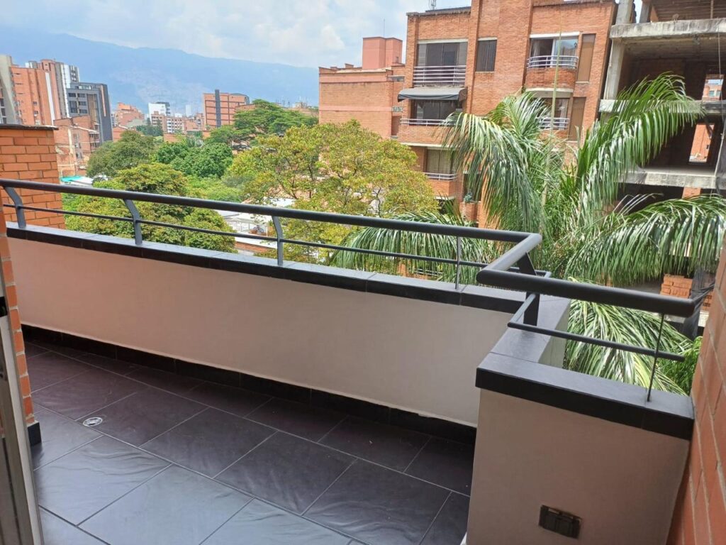 2BR Laureles Apartment Walkable To Entertainment With Rooftop Amenities