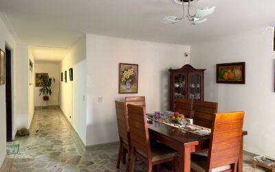 Well Located 3BR Laureles Apartment With Low Cost Per M2 – Apt For A Remodel