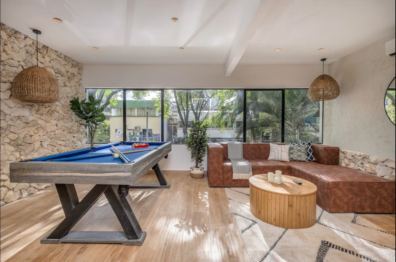Short Term Rental, 4BR Remodeled Apartment in the Heart of El Poblado Entertainment