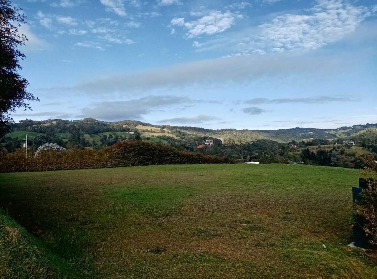 Well Located .25 Acre Lot In Exclusive 10 Property Subdivision – Easy City Access and 15 Minutes From The International Airport
