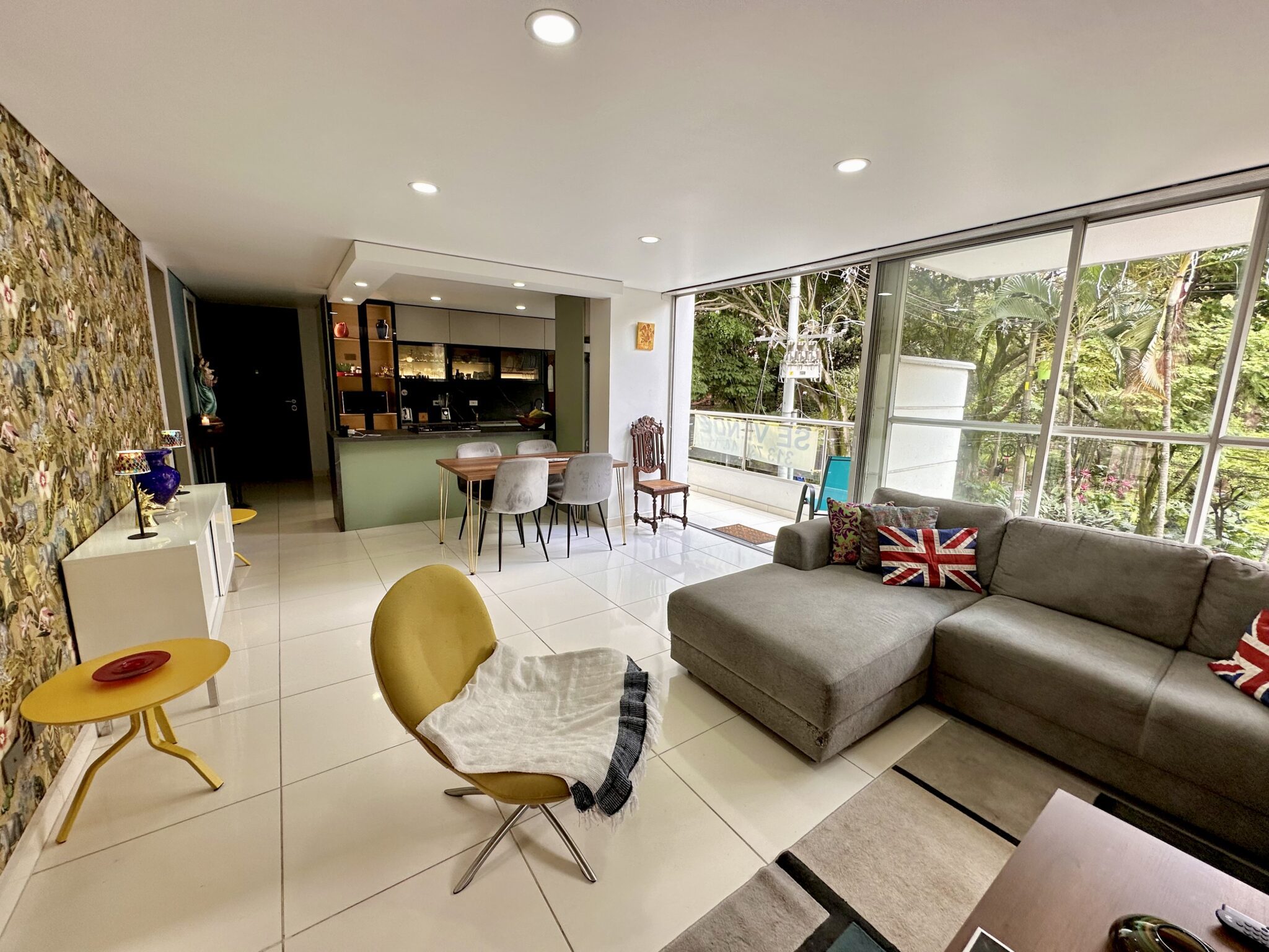 Price Drop! 3BR Laureles Apartment with Huge Terrace and Remodeled Kitchen Price Drop! 3BR Laureles Apartment with Huge Terrace and Remodeled Kitchen