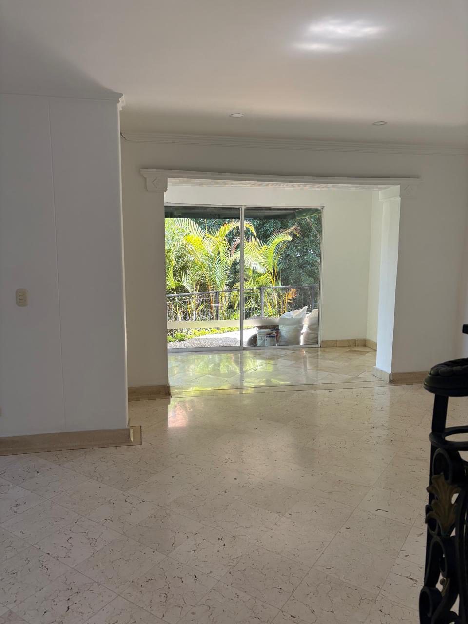 Spacious Two-Level House with Natural Light in Loma Esmeralda Envigado Spacious Two-Level House with Natural Light in Loma Esmeralda Envigado