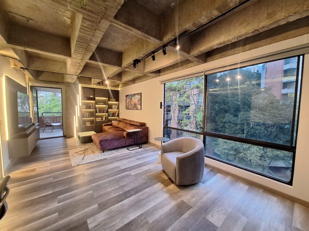 Turnkey, 3BR Provenza Adjacent Apartment in Boutique Building of 23 Units