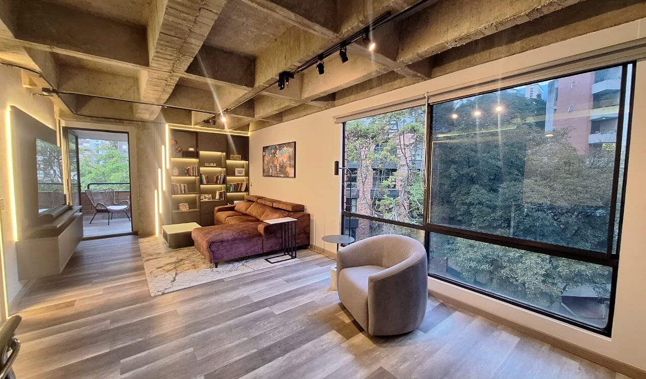 Turnkey, 3BR Provenza Adjacent Apartment in Boutique Building of 23 Units