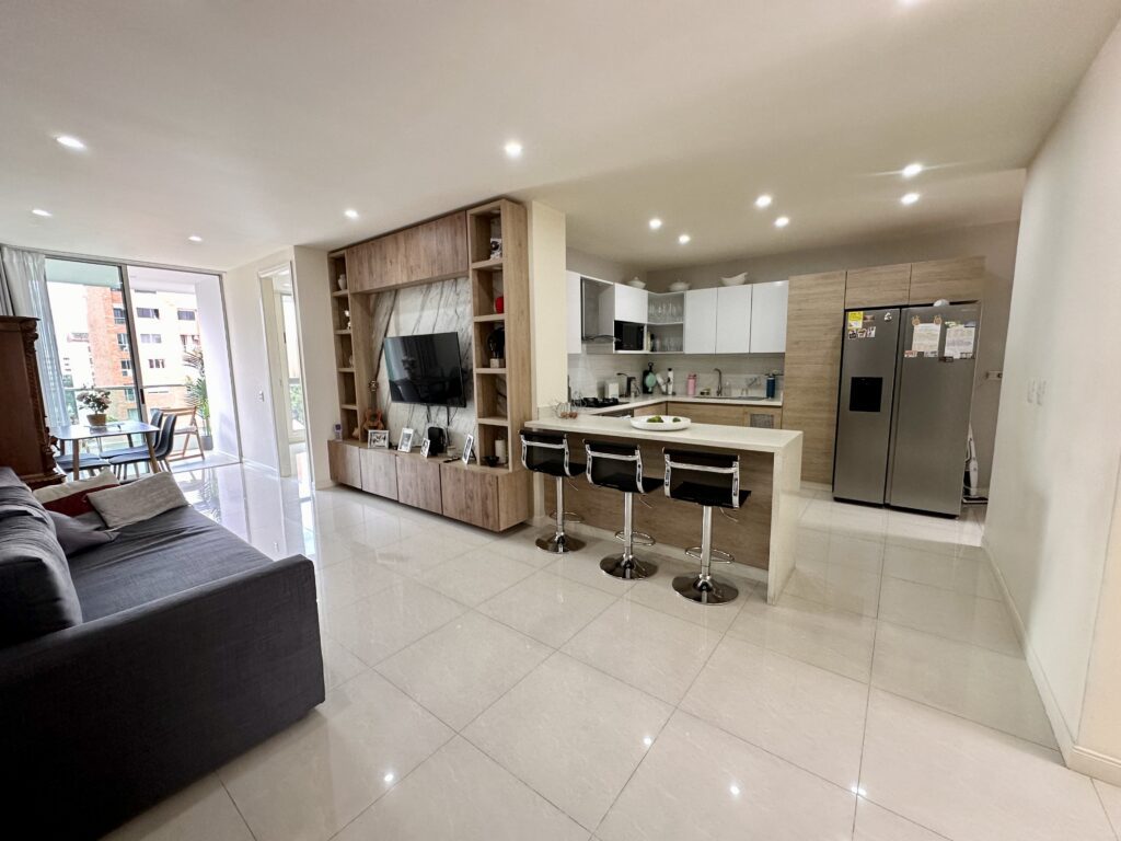 High-Floor 3BR Laureles Apartment – Nearby Segundo Parque Entertainment