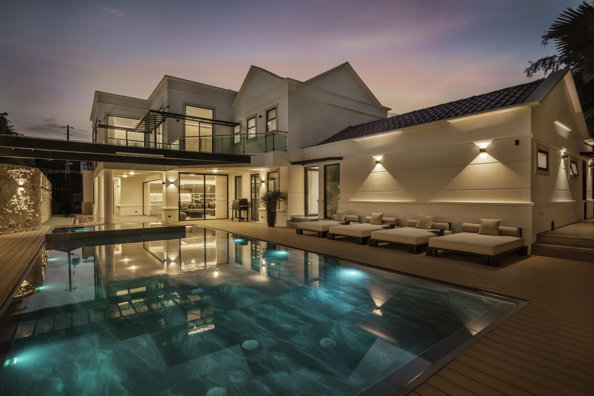 Spectacular 8BR Luxury El Poblado Mansion – Incredible Swimming Pool, Private Event Space, Jacuzzi, and More Spectacular 8BR Luxury El Poblado Mansion – Incredible Swimming Pool, Private Event Space, Jacuzzi, and More