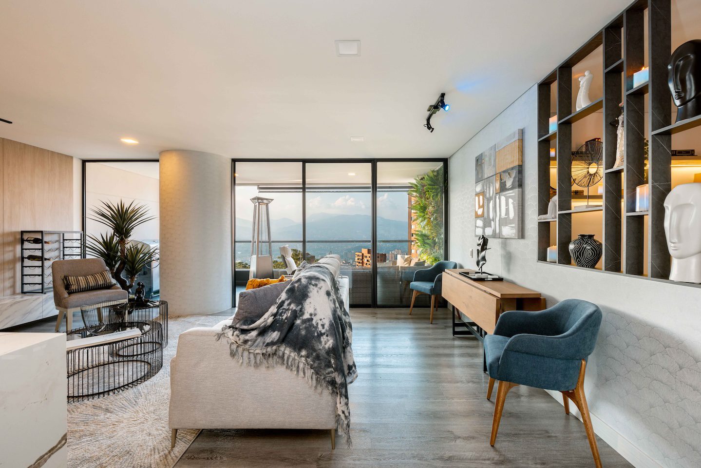 Stunning, Turnkey 3BR El Poblado Apartment With High Quality Finishings and Breathtaking Mountain Views