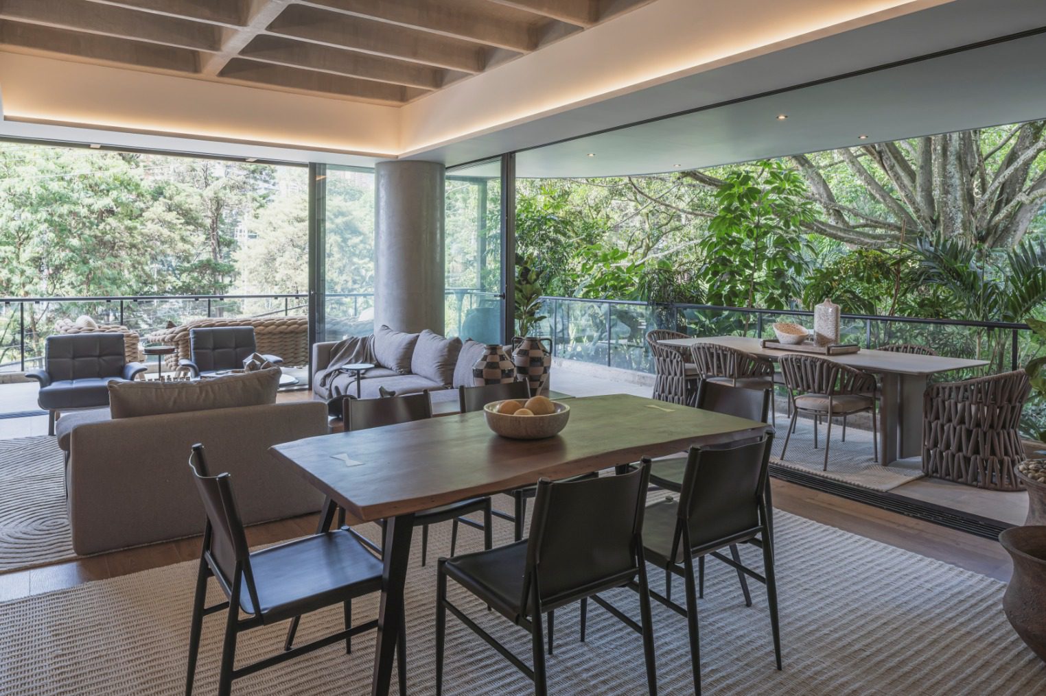 Luxurious Two Bedroom Apartment in Campestre Sector of El Poblado Luxurious Two Bedroom Apartment in Campestre Sector of El Poblado