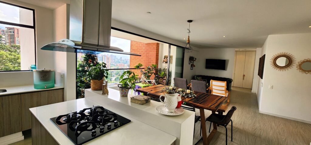 Fairly New 2BR El Poblado Apartment With Mountain Views and Quick Access To Provenza Entertainment