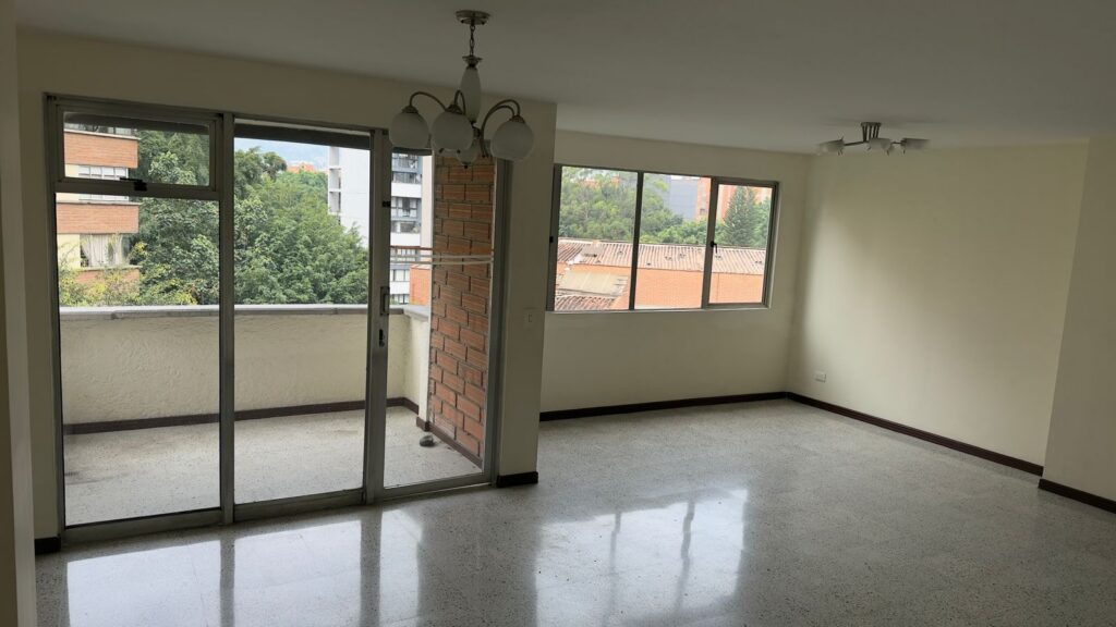 3BR Conquistadores (Laureles) Apartment With Access To Parques del Rio and Low HOA Fees
