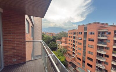 title Affordable 3BR Laureles Penthouse With Rooftop Amenities and Strategic Location