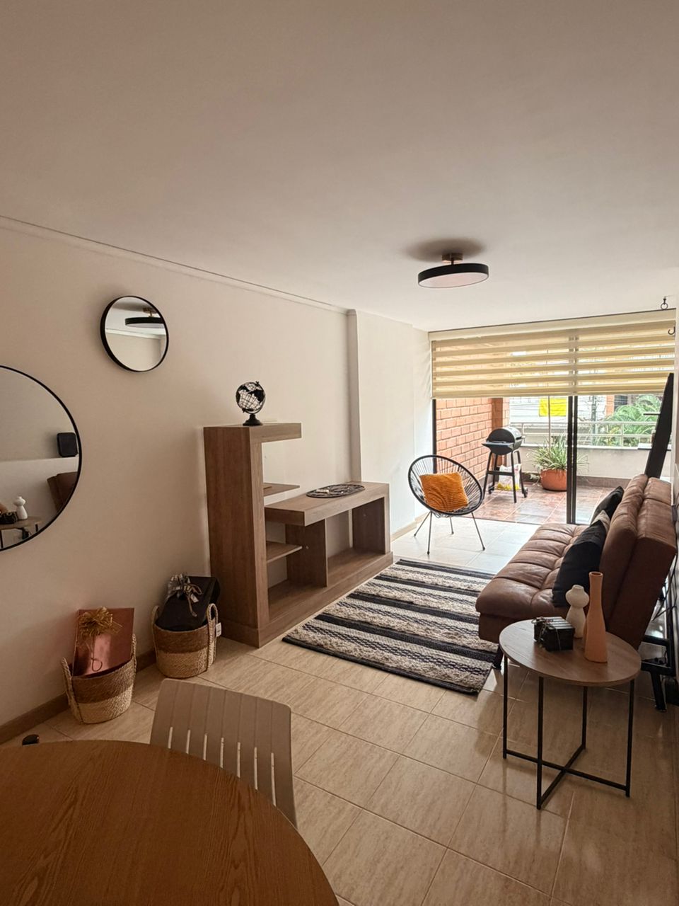 Turnkey 2BR Laureles Apartment – Walkable To Segundo Parque With Option To Add 3rd Bedroom