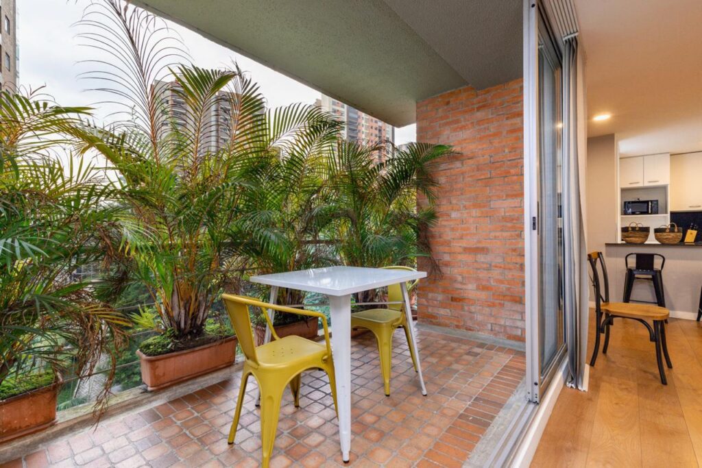 Perfect Rental Investment – Seventh Floor Apartment Steps From Entertainment In Lalinde