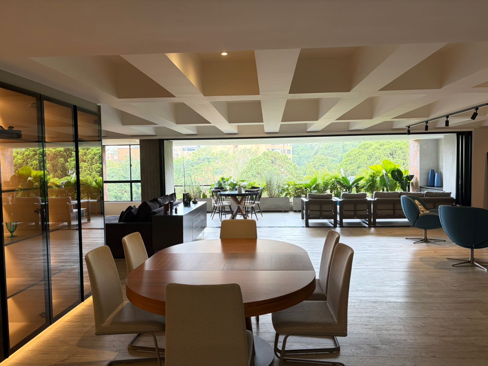 Remodeled 3BR El Poblado Apartment With Stylish Ceilings and Open Concept Kitchen – Close To Entertainment