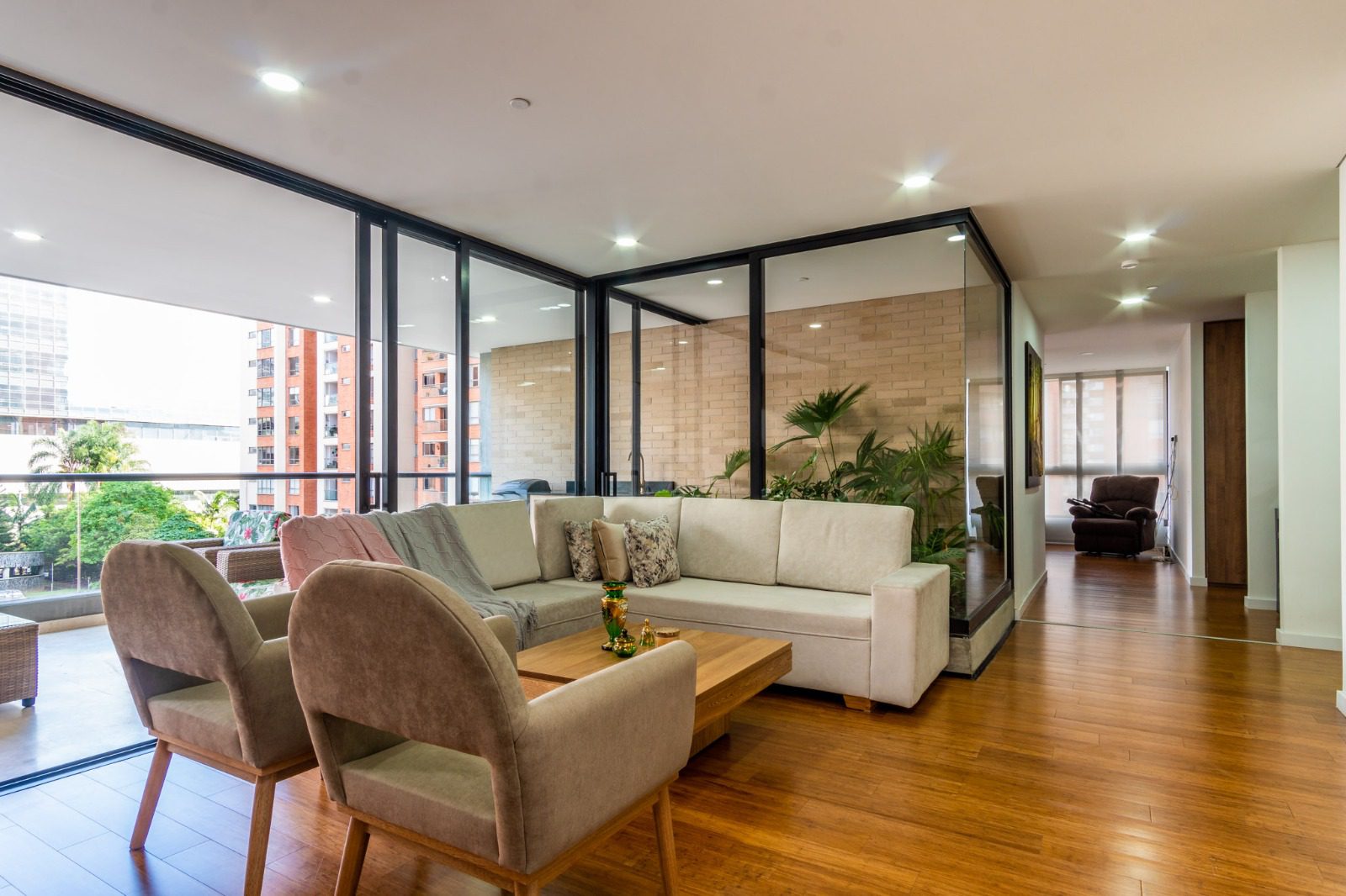 Fairly New 3BR El Poblado Apartment In Desirable Building – Currently Producing An Income Of 3,000 USD Per Month