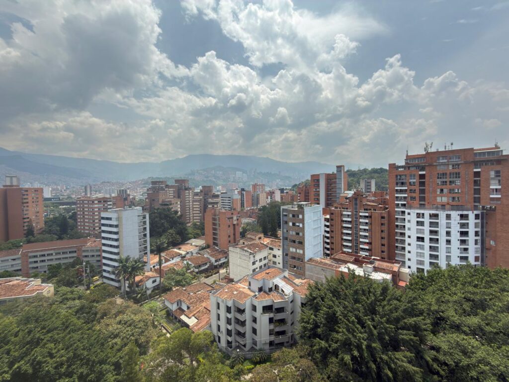 Quiet 3BR Conquistadores Apartment With Swimming Pool and Amenities