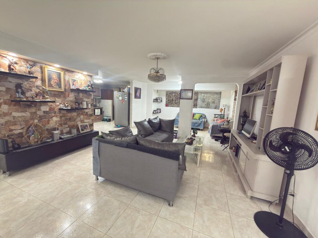 Well-Priced, Spacious 3BR Conquistadores (Laureles) Apartment