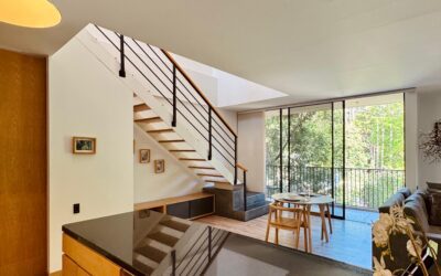 Top-Floor, Short-Term Rental Apartment With Private Terrace and Jacuzzi